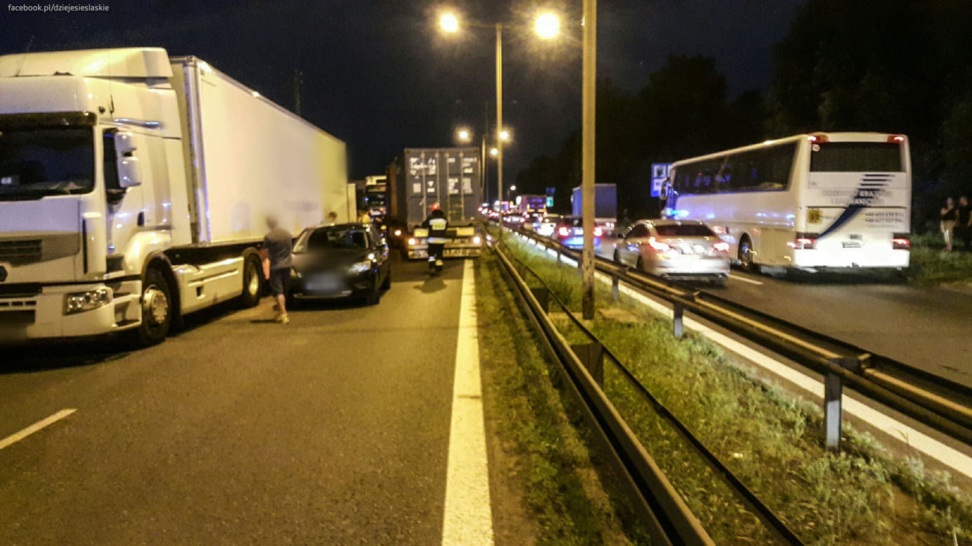 Potężny karambol w Częstochowie! TIR jechał pod prąd, taranował auta [ZDJĘCIA]