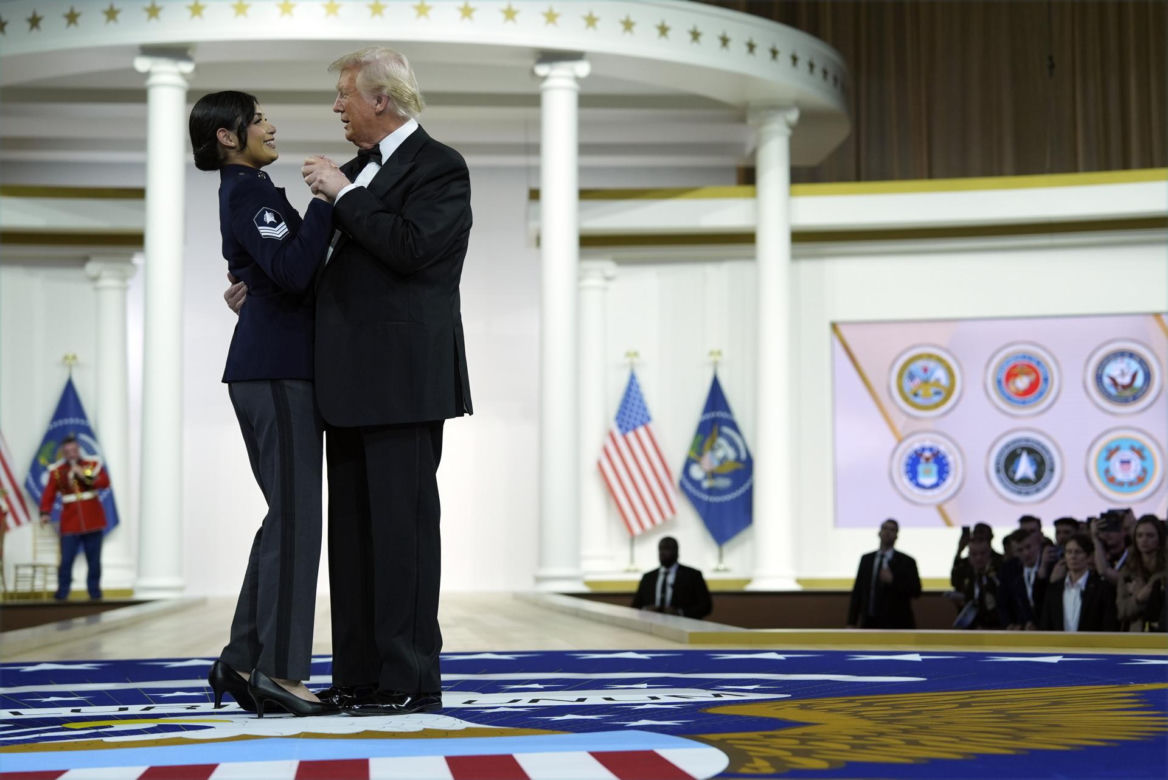 Pierwszy taniec pierwszej pary! Tak Donald Trump i Melania świętowali zaprzysiężenie