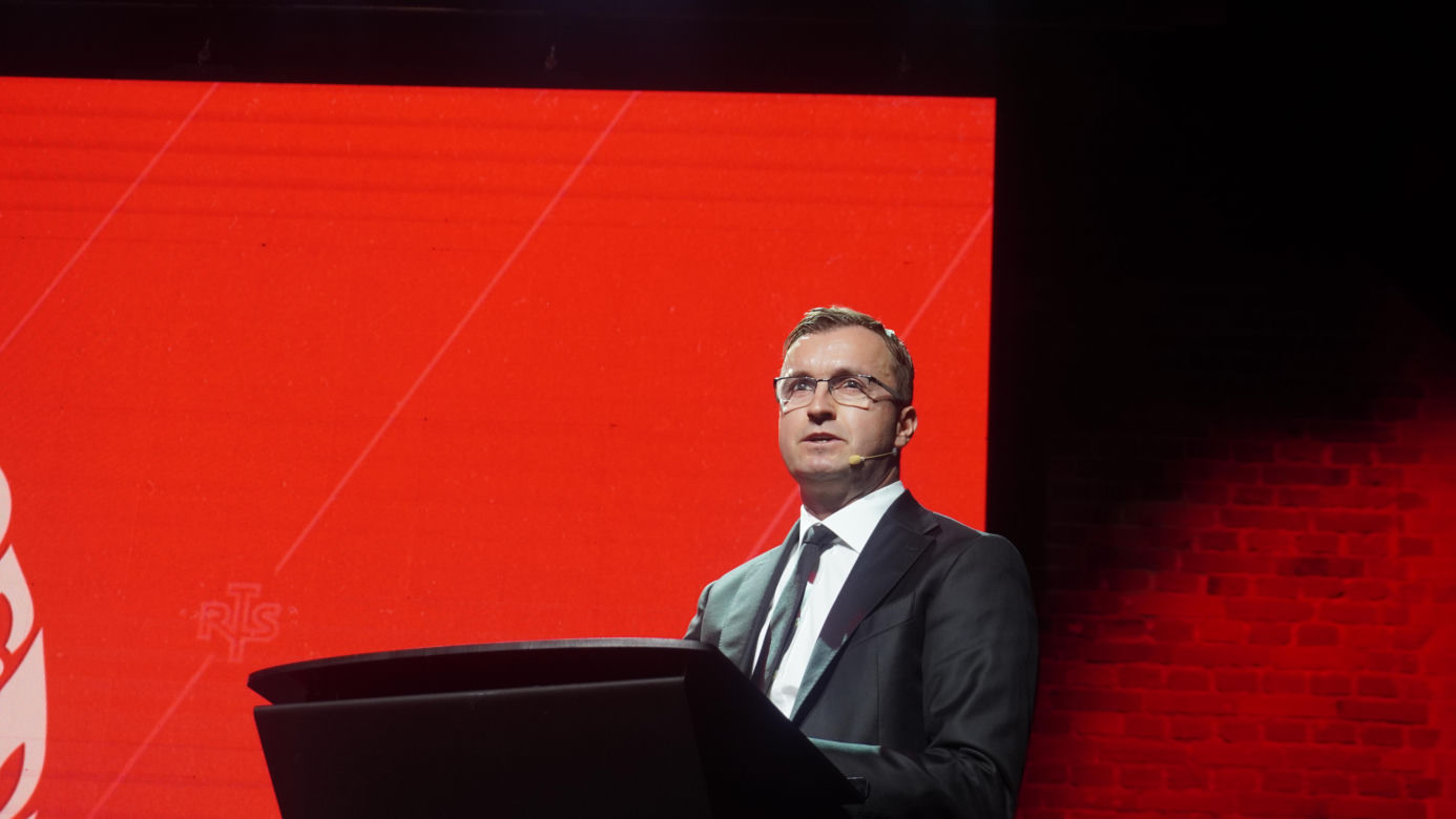 Wielki dzień w ponad 100-letniej historii Widzewa. Robert Dobrzycki oficjalnie nowym właścicielem klubu