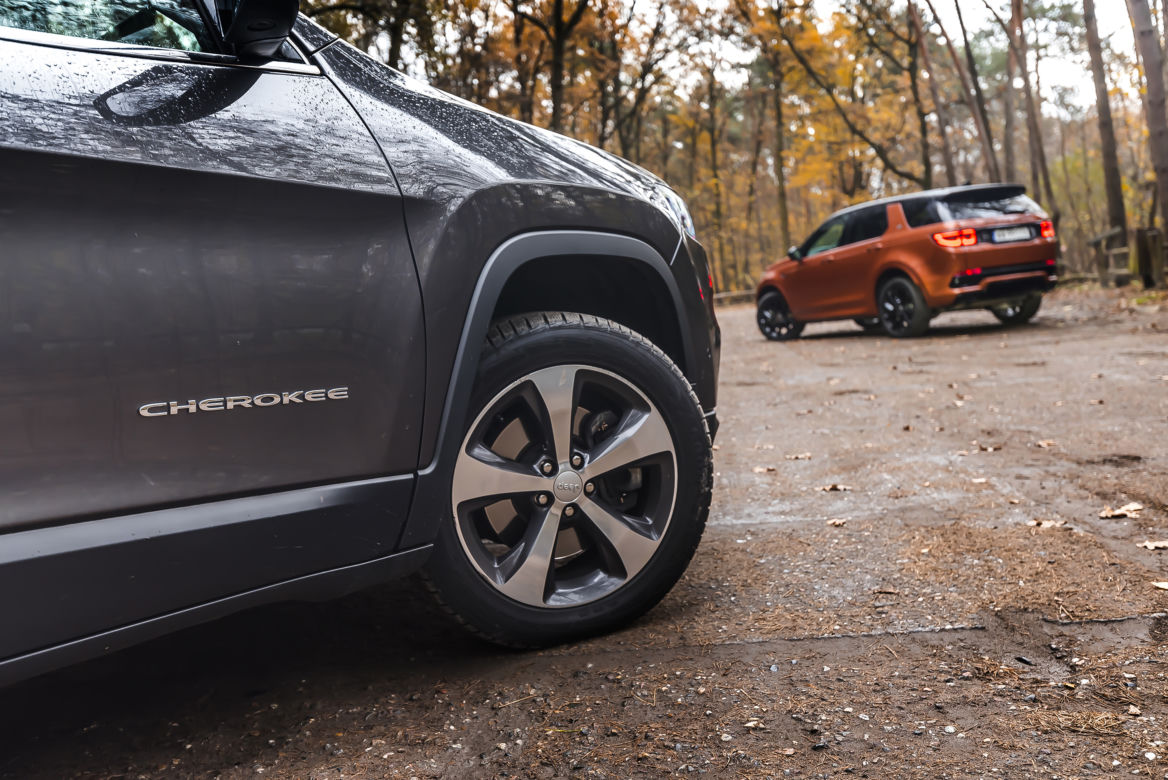 Land Rover Discovery Sport 2.0P 200 KM AT9 AWD R-Dynamic HSE vs. Jeep Cherokee 2.2 MultiJet 195 KM AT9 AWD Limited