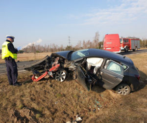 Drogowa masakra pod Garwolinem. Z audi zostały strzępy. Lądował śmigłowiec, są ranni