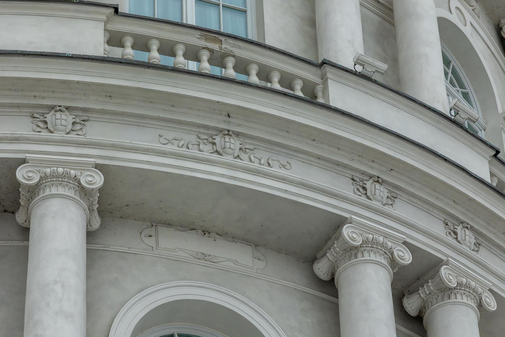 Hotel Europejski działa obecnie pod nazwą Raffles Europejski Warsaw