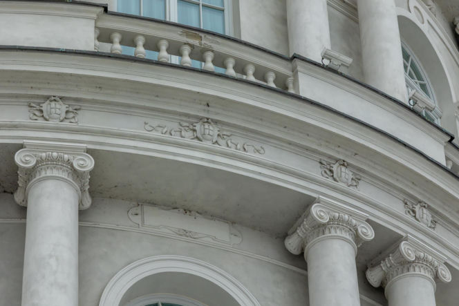 Hotel Europejski działa obecnie pod nazwą Raffles Europejski Warsaw