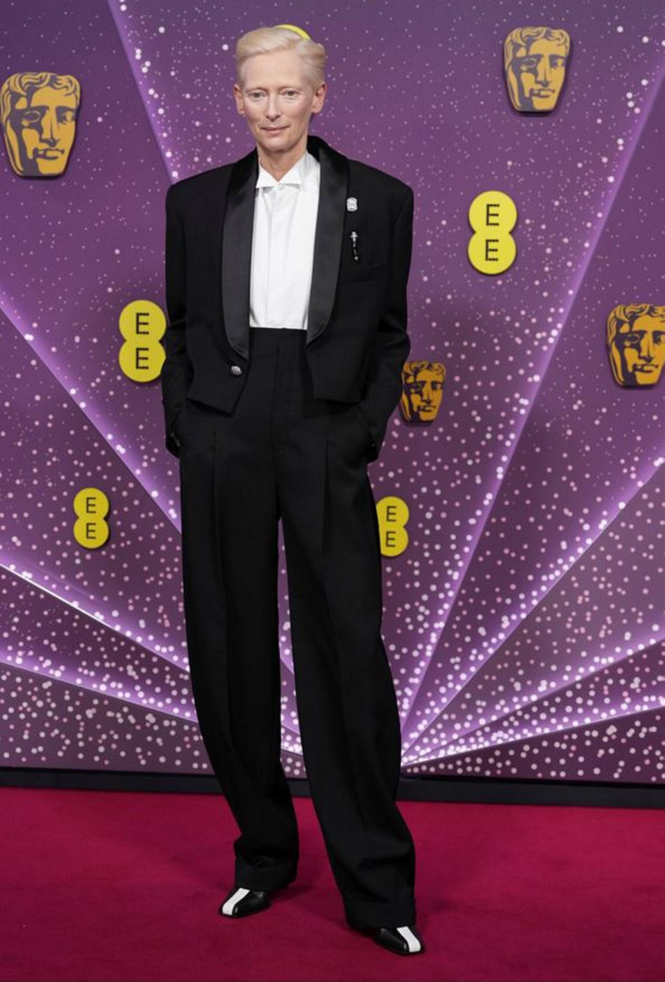 Gwiazdy przebrane za abażury na Bafta. Kto się popisał najlepszą kreacją?