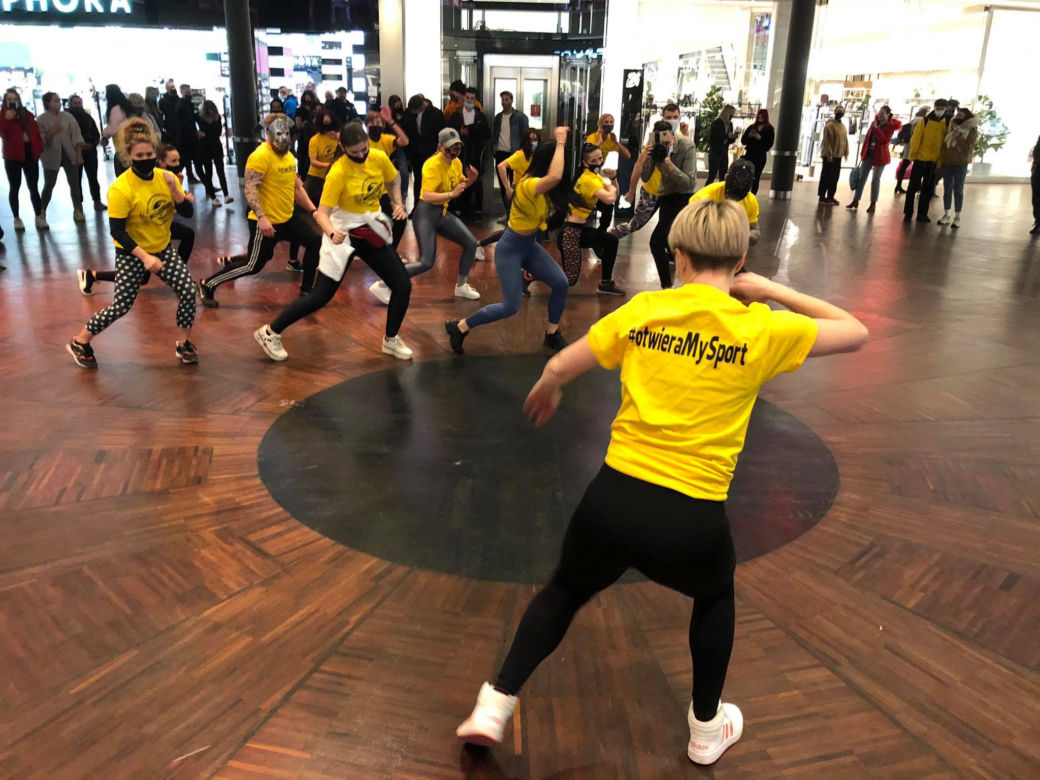 Flashmob w Manufakturze. Trenerzy z Łodzi chcą ratować branżę fitness