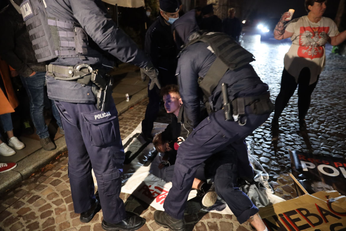 Protesty i aresztowania przed Wawelem podczas wizyty Jarosława Kaczyńskiego