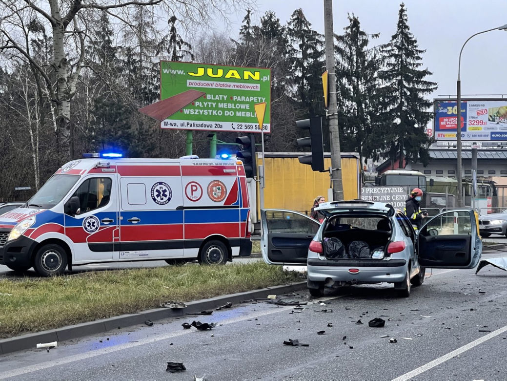 Potężna kraksa pod Warszawą. Wylotówka zablokowana