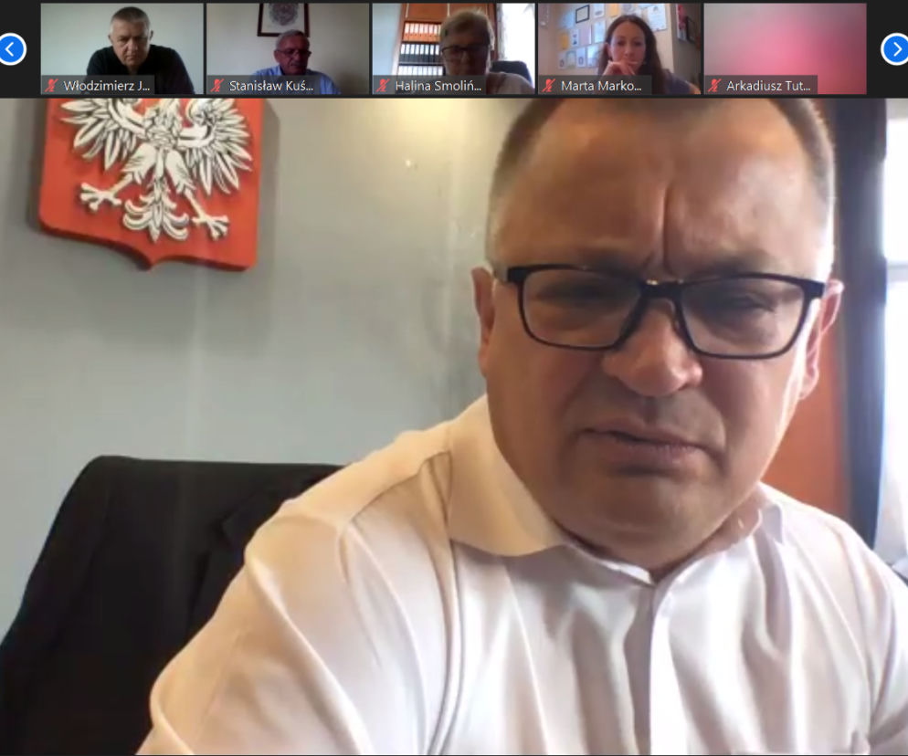 Ze względu na panującą epidemię sesja odbywała się w formie zdalnej