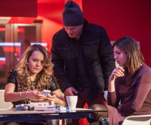 To nie koniec świata 2 sezon odcinek 15 (odc. 2). Anka (Karolina Gorczyca), Darek (Eryk Lubos), Ula (Magdalena Lamparska)