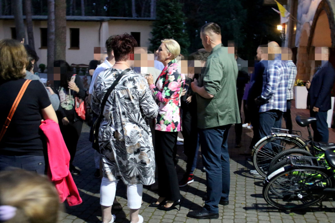 Agata Duda i Andrzej Duda w kościele w Juracie 