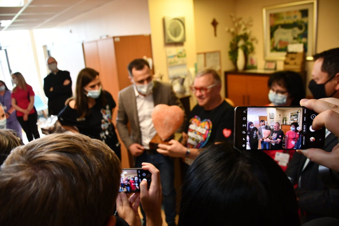 Jurek Owsiak otworzył specjalistyczny pododdział dla noworodków im. WOŚP w Bochni 