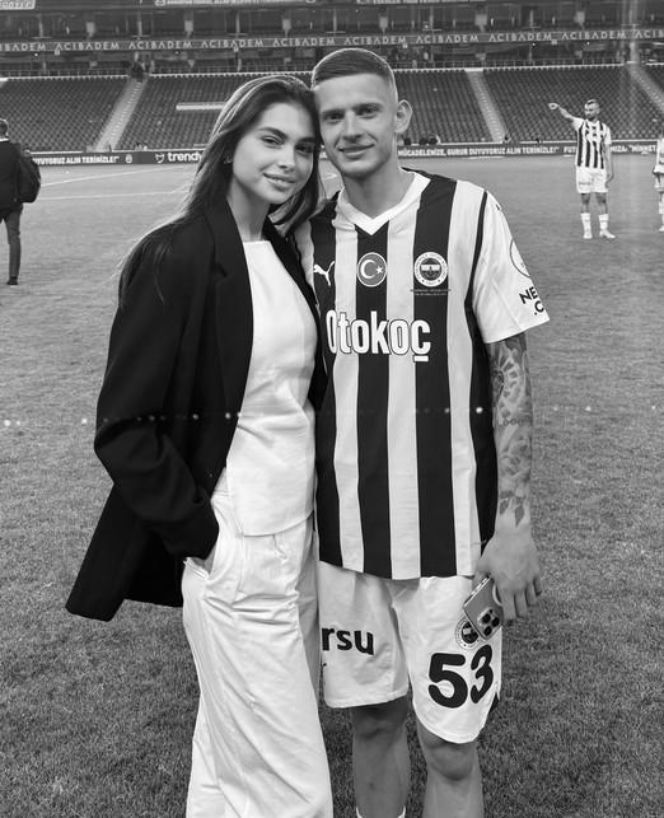 Dariane Row, piękna DZIEWCZYNA Sebastiana Szymańskiego