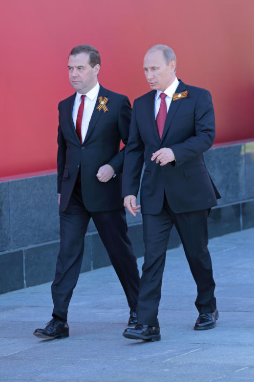  Zwrócili uwagę na ręce Putina. Zagadka rozwiązana?