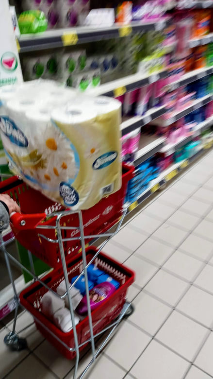 Oblężenie w szczecińskich sklepach z powodu koronawirusa