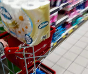 Oblężenie w szczecińskich sklepach z powodu koronawirusa
