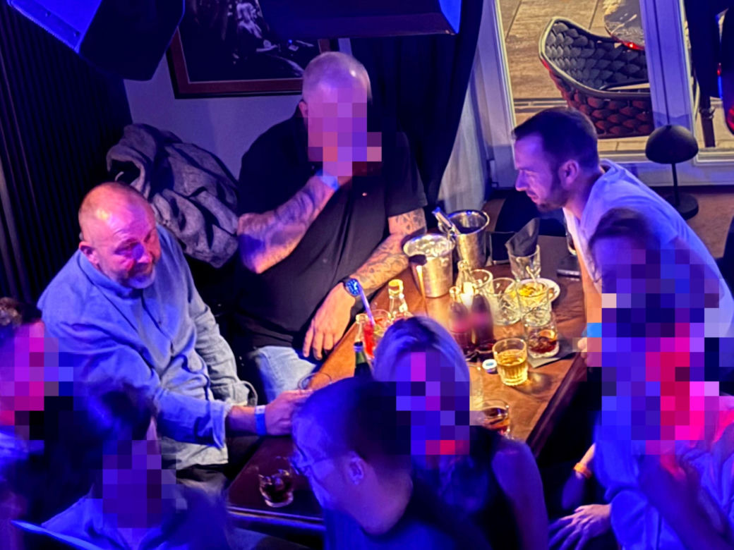Posłowie Bartosz Romowicz i Piotr Górnikiewicz po wieczornym głosowaniu przyjechali do klubu Piano Bar