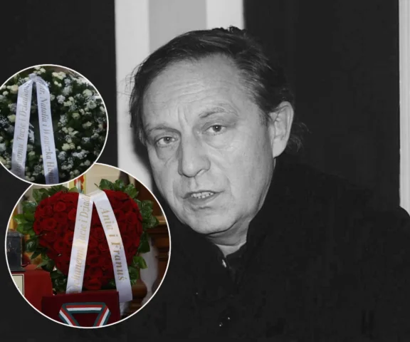 Wzruszające napisy na wstęgach na pogrzebie Piesiewicza