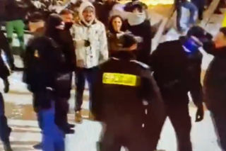 Tańce, bójki i dzikie tłumy w Zakopanem, czyli poszły konie po betonie. Komentarz Adama Federa [WIDEO].