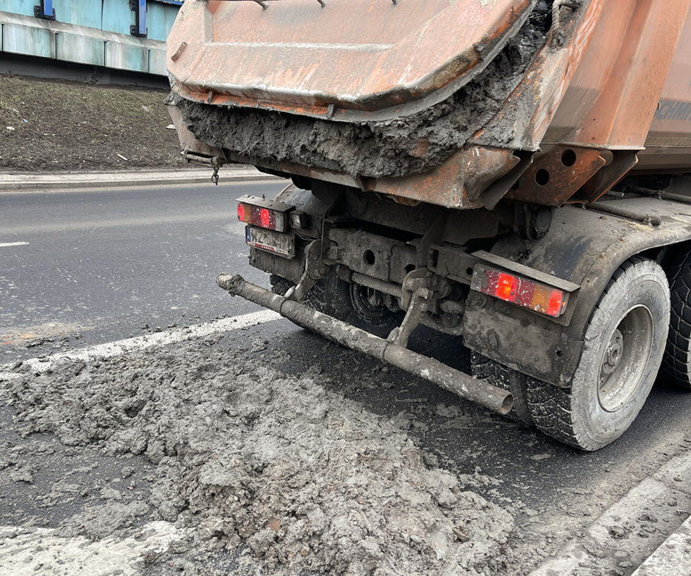 Beton zalał ulicę w Warszawie