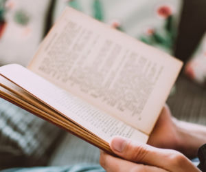 Papier, ekran czy „książka do ucha”? Jak czyta Ostrzeszów?