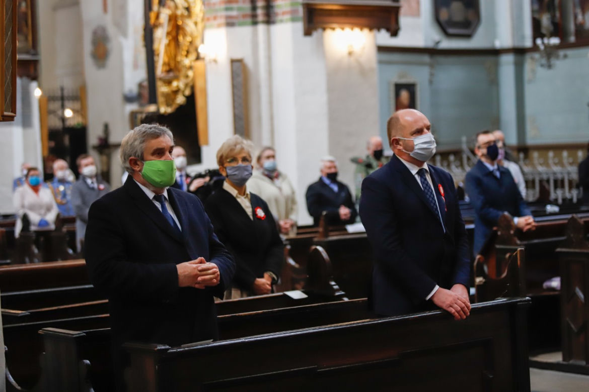 Święto Flagi i Konstytucji 3 Maja w Toruniu. Tak wyglądały w czasach pandemii koronawirusa