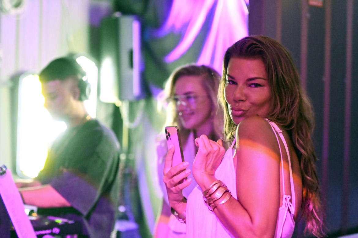 Edyta Górniak świetnie się bawiła na klubowej imprezie