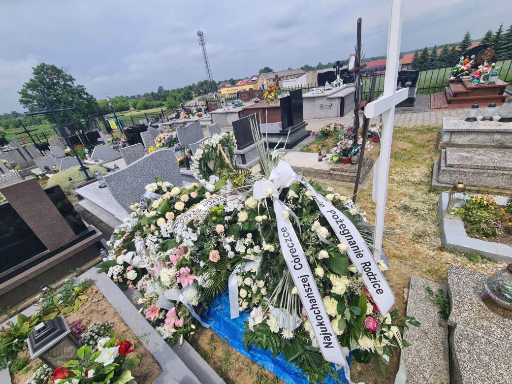 Kozodrza. Grób Faustynki tonie w morzu kwiatów [GALERIA]