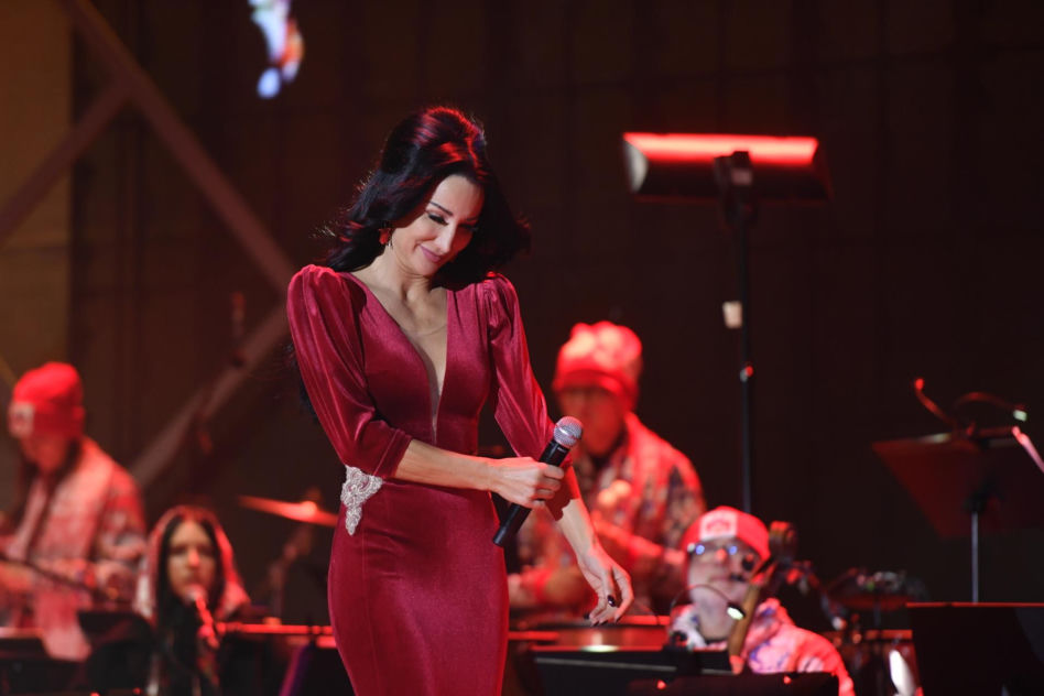 Steczkowska w czerwieni i Margaret w futrze. Tak gwiazdy wystroiły się na koncert 11 listopada [GALERIA]