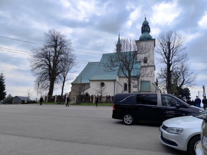 Druh Bogdan uderzył w słup jadąc do pożaru traw. Słowa księdza podczas pogrzebu wyciskają łzy