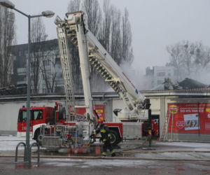 Pożar Lidla na Bielanach. 20 jednostek straży na miejscu.
