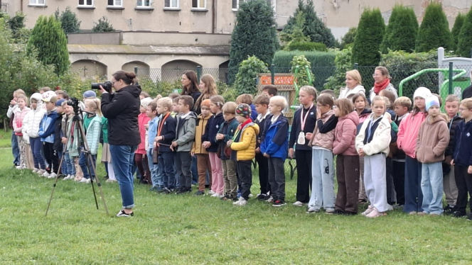 Zmodernizowane boisko przy Szkole Podstawowej Sióstr Nazaretanek w Kaliszu już otwarte