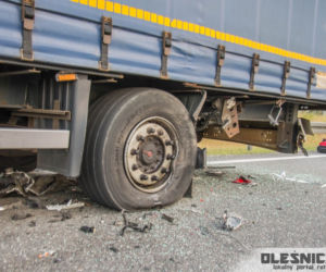 Groźny wypadek na trasie S8. Volkswagen zderzył się z ciężarówką