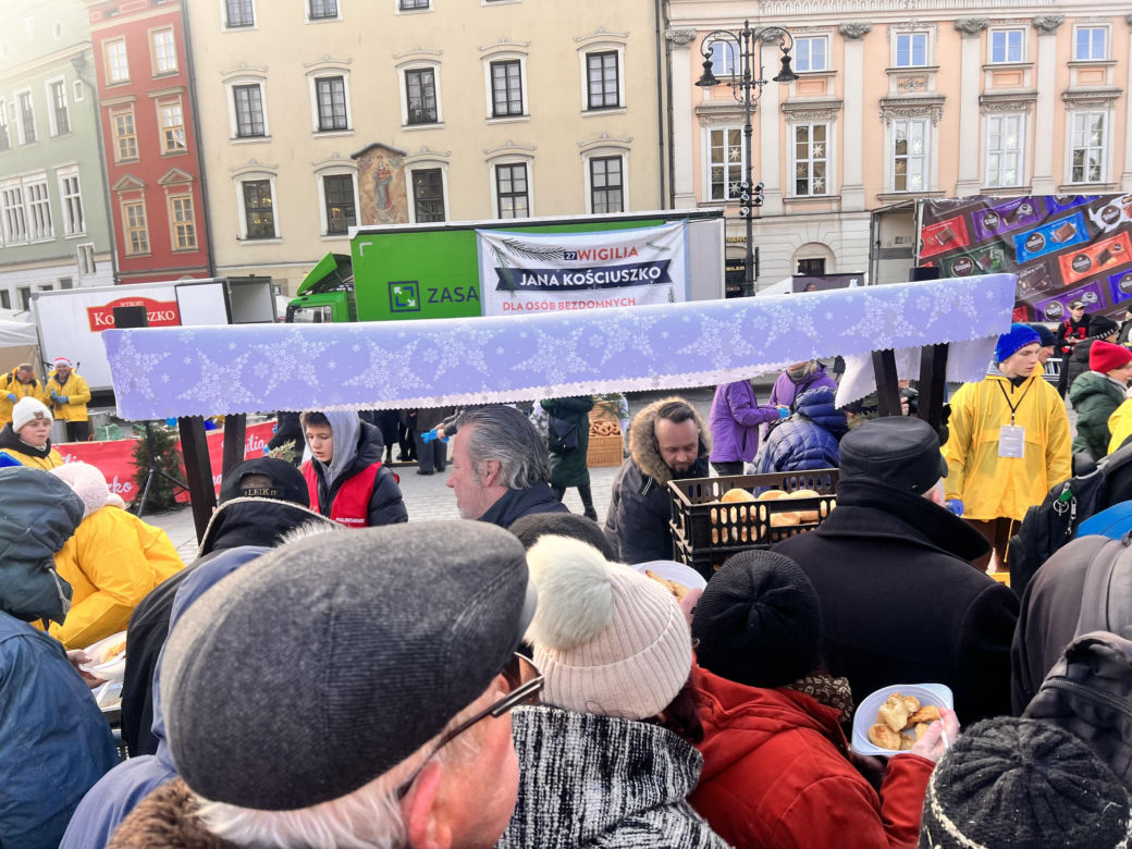 XXVII Wiglia dla Osób Bezdomnych i Potrzebujących Jana Kościuszko ponownie na Rynku Głównym w Krakowie 