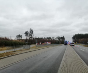 Koszmarny wypadek pod Solcem nad Wisłą! Nie żyje pasażer opla, 44-latkę zabrała karetka [ZDJĘCIA]