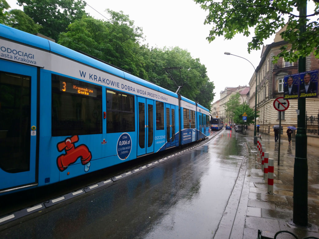 Kraków całkowicie sparaliżowany przez ulewy 23.05.2019: zalane drogi, brak prądu, nie kursują tramwaje