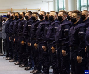 Nowi policjanci na Warmii i Mazurach. Ślubowanie złożyło 64 funkcjonariuszy [ZDJĘCIA]