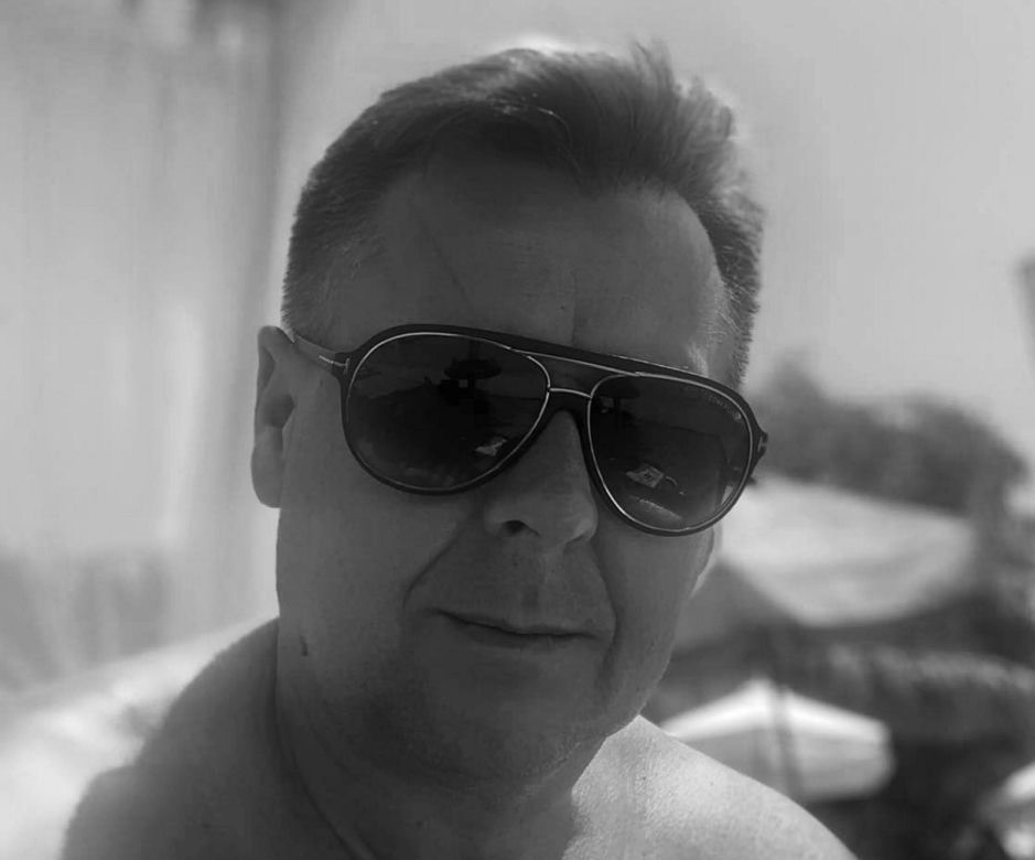 Zatłukli biznesmena trzonkami siekier. Jeden z morderców wciąż na wolności