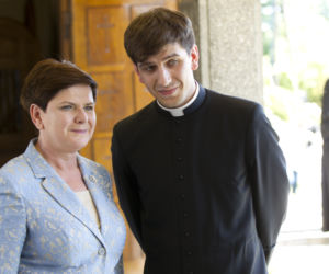 SYN BEATY SZYDŁO BAWI SIĘ NA PLEBANII.