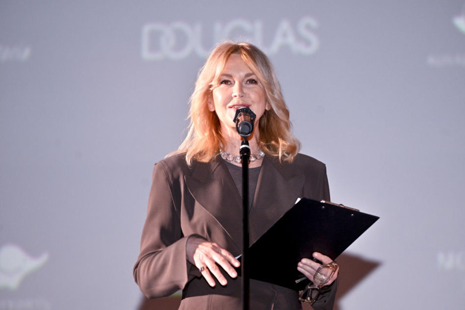Rozbicki w mokasynach, Szczawińska z torebką za krocie i "młodziutka" Torbicka. Tłum gwiazd na premierze filmu
