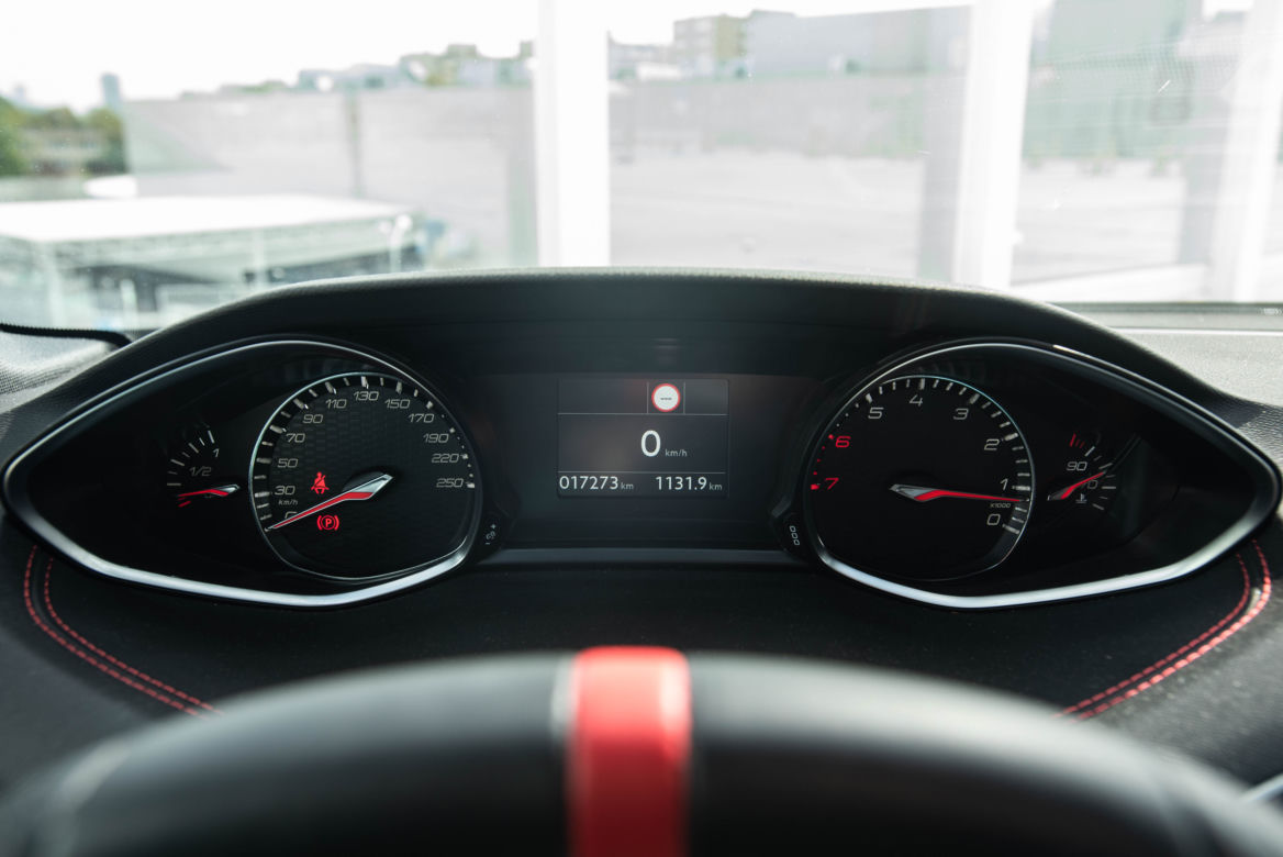 Skoda Octavia RS Challenge vs Peugeot 308 GTi