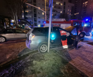 Dramatyczny wypadek na Wilanowie. Dwie osoby w szpitalu, w samochodzie było dziecko