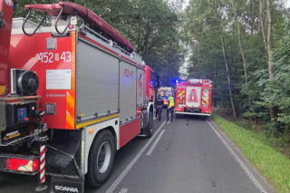 Świadkowie walczyli o życie kierowcy. Cztery gaśnice przy spalonym wraku [ZDJĘCIA]