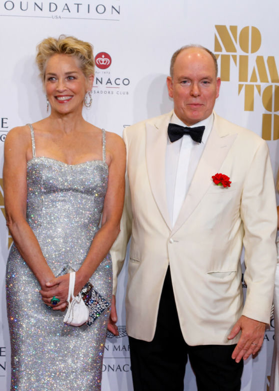Sharon Stone pociesza księcia Monako?! 