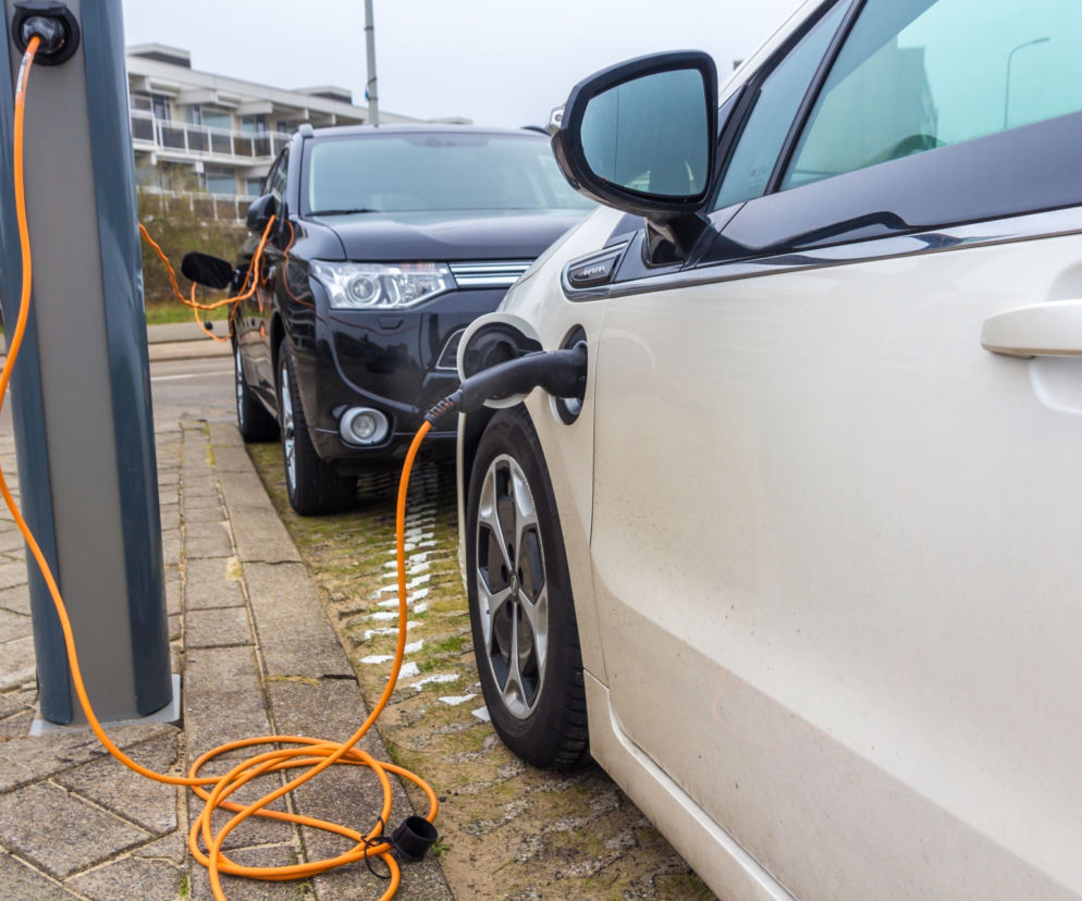 samochód elektryczny, hybryda plug-in, ładowanie