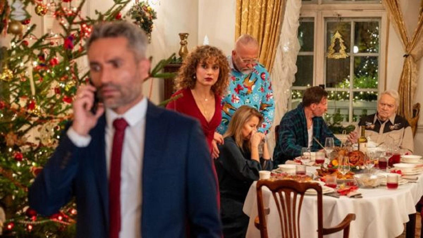 Mikołaj na sygnale. Benio (Hubert Jarczak), Wanda (Anna Lemieszek), Romuald (Paweł Lipnicki), Krystyna (Agnieszka Mrozowska), Don (Tomasz Bednarek)