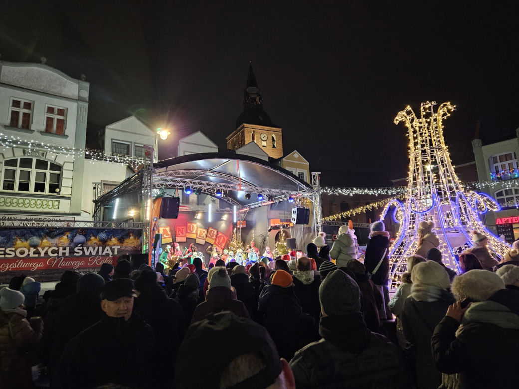 Jarmark Świąteczny w Biskupcu. Na scenie wystąpił zespół Arka Noego [ZDJĘCIA]