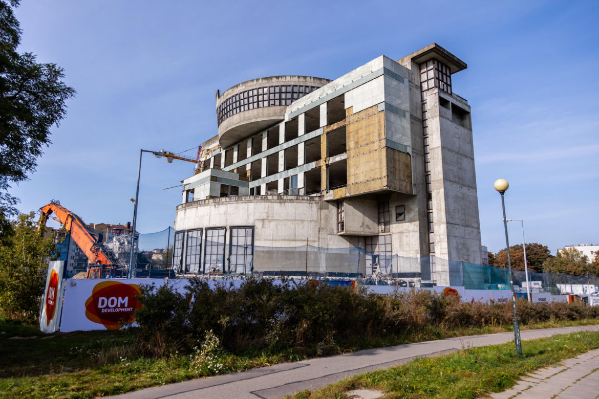 Rozbiórka „szkieletora” przy ul. Literackiej 7 – spod budynku