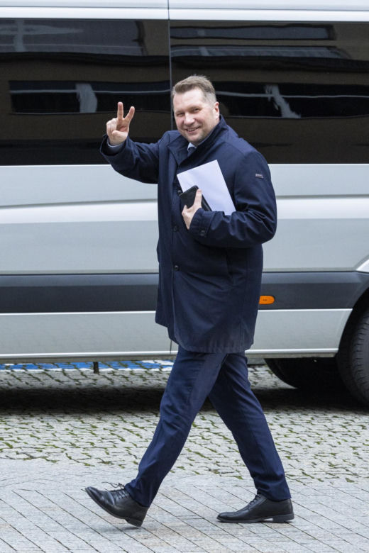 Przemysław Czarnek był królem parkietu we włoskim hotelu. Tam poznał piękną małżonkę [ZDJĘCIA]