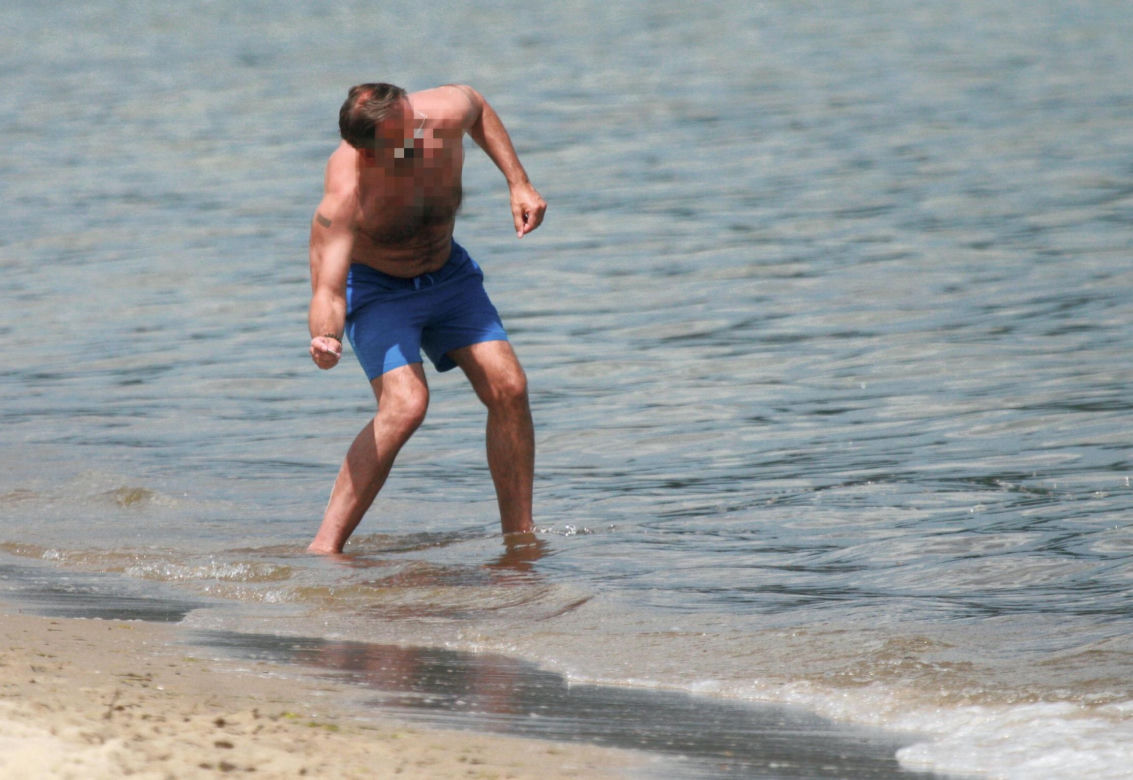 Marta Kaczyńska z mężem na plaży