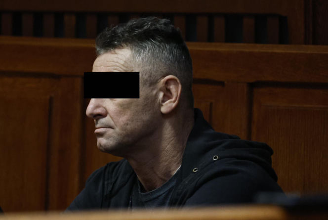 „Sztuczną szczękę wepchnięto jej do gardła”. Przerażające ustalenia. W mieszkaniu w Warszawie znaleziono cztery ciała